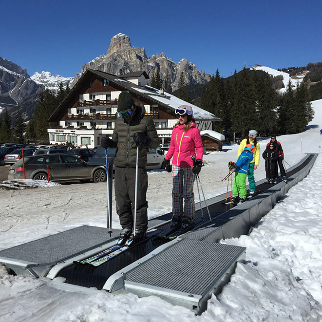 moving-carpet-at-canada-ski-resort