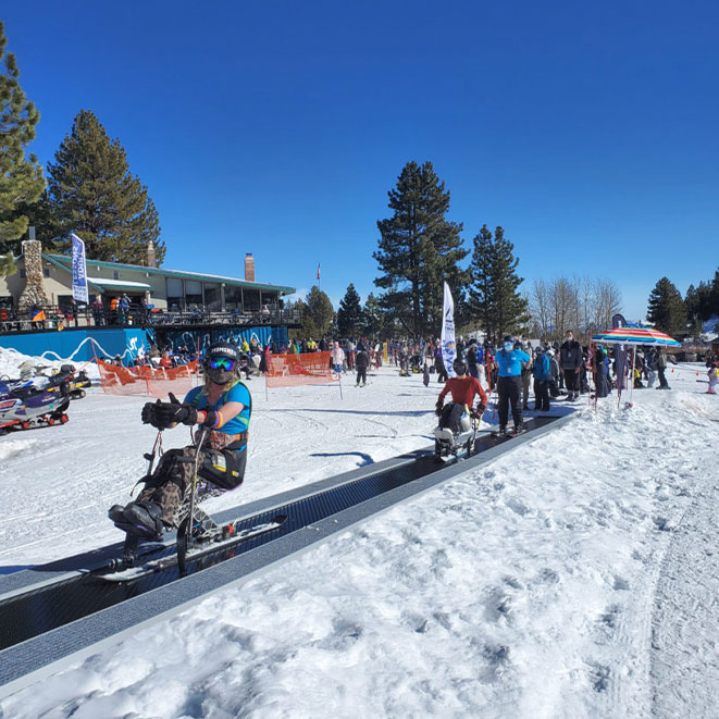 skiiers-on-moving-carpet